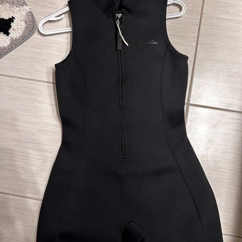 Black Wetsuit for women (never worn)